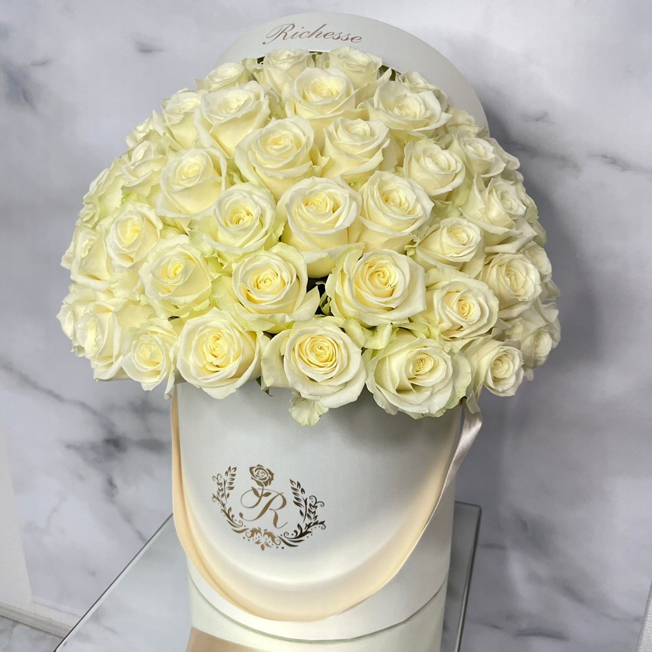 【WHITE BOX】Lサイズのバラのドームフラワー