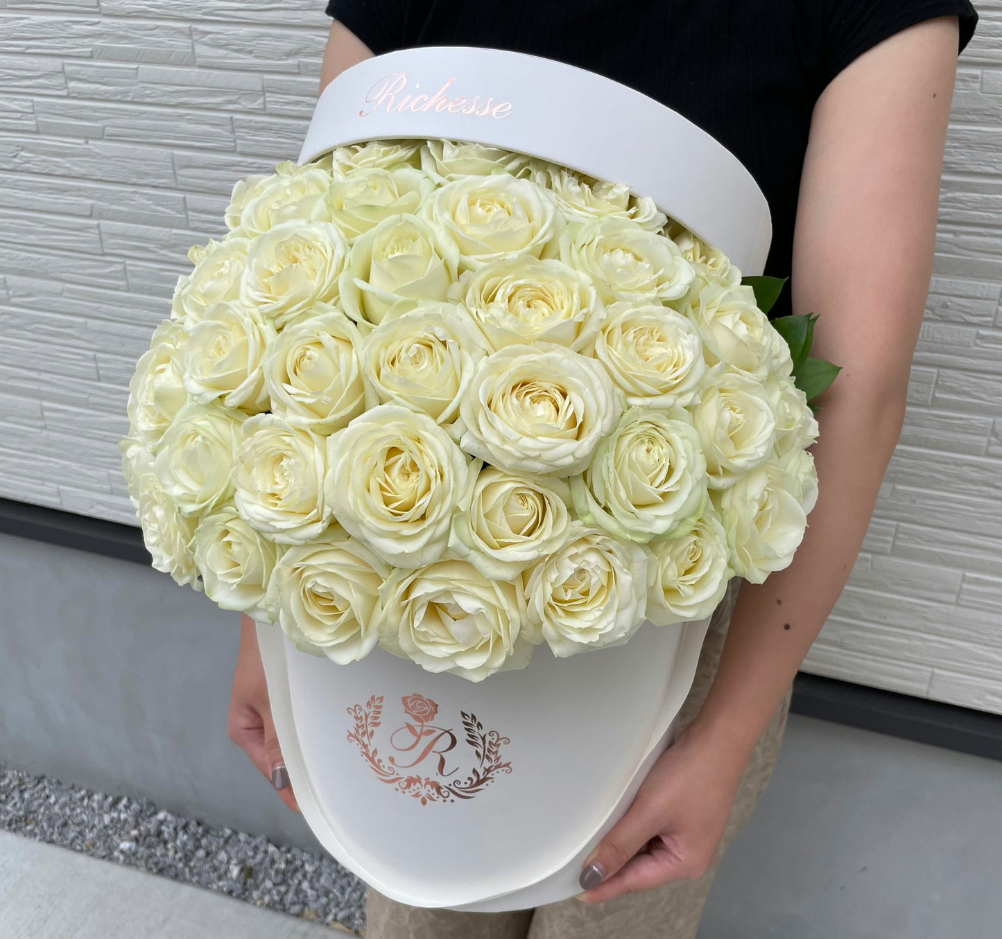 【WHITE BOX】Lサイズのバラのドームフラワー