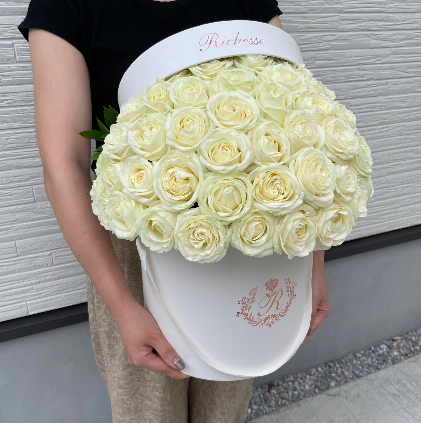 【WHITE BOX】Lサイズのバラのドームフラワー
