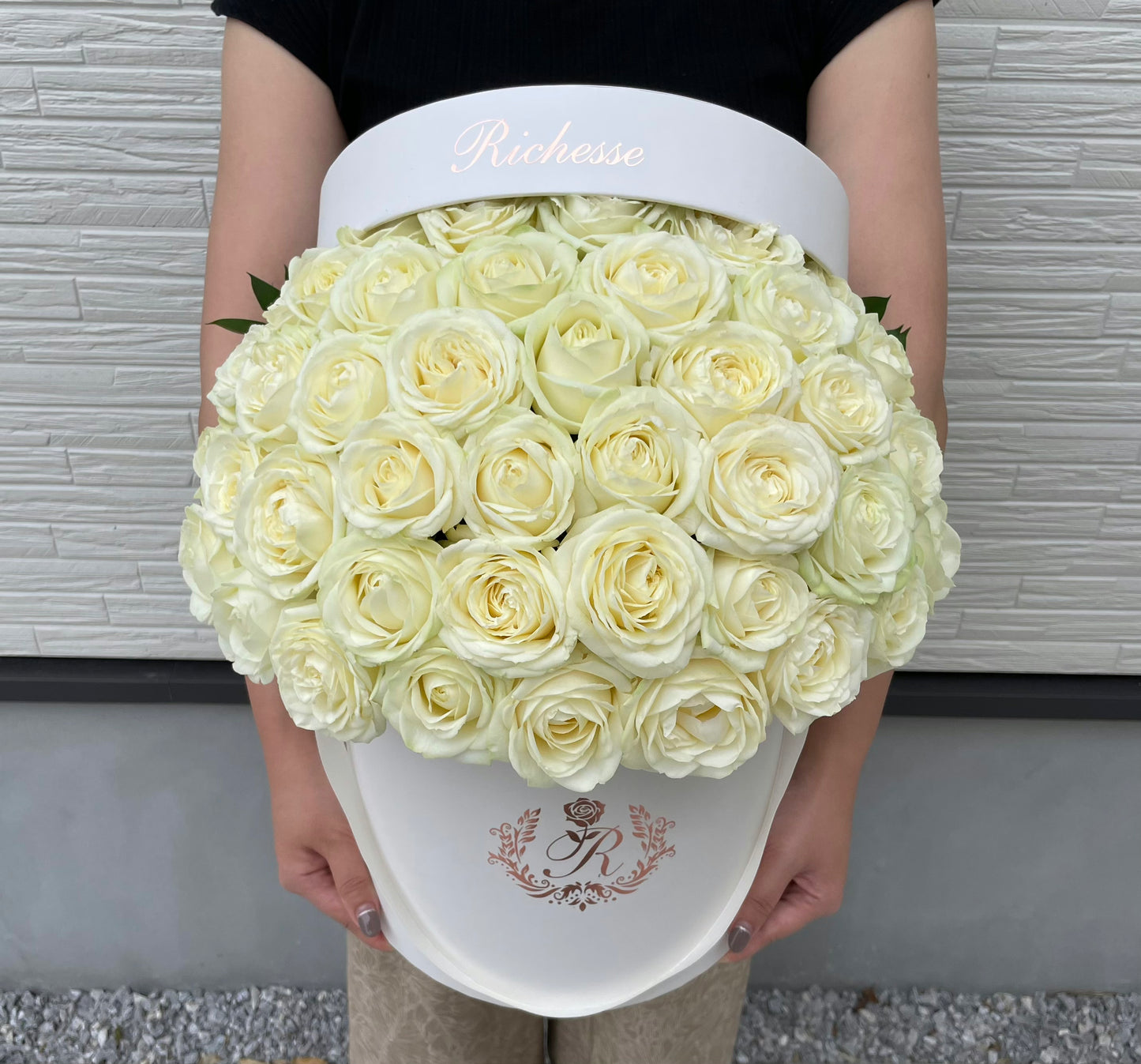 【WHITE BOX】Lサイズのバラのドームフラワー