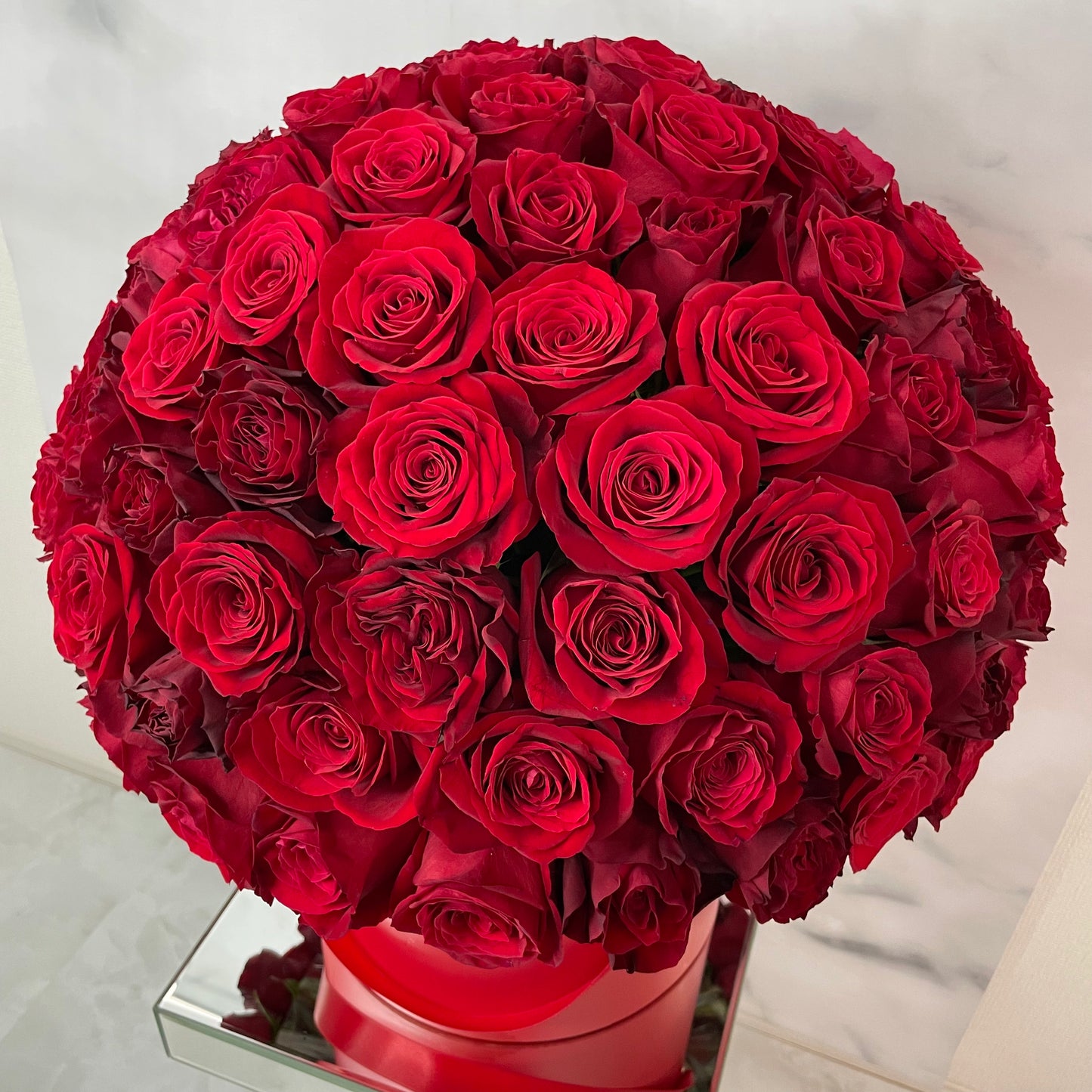 アメリカンフラワーワインレッド薔薇 RED BOX】バラ100本のドームフラワー – La Richesse des Fleurs