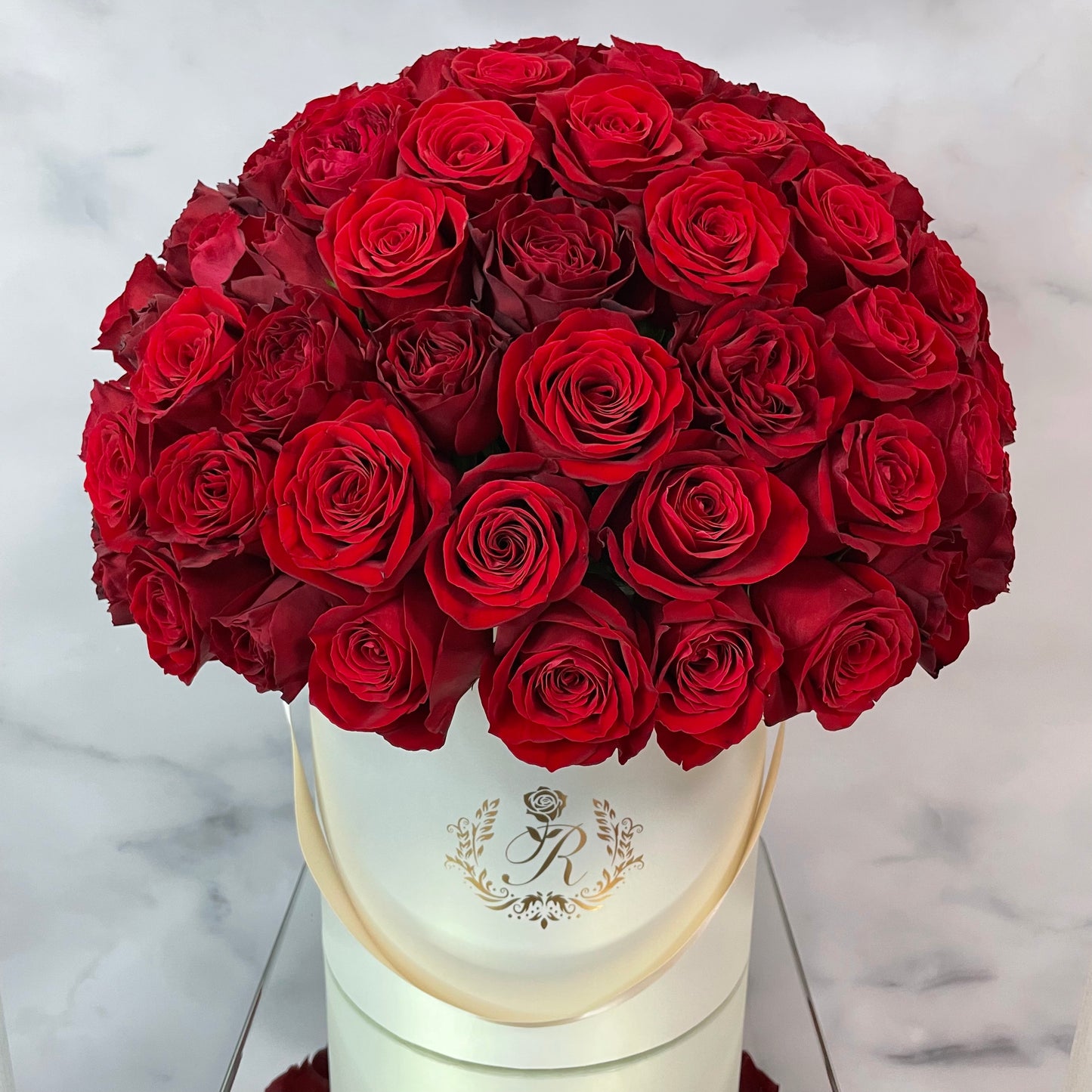 【WHITE BOX】プロポーズ用 赤バラ108本のドームフラワー