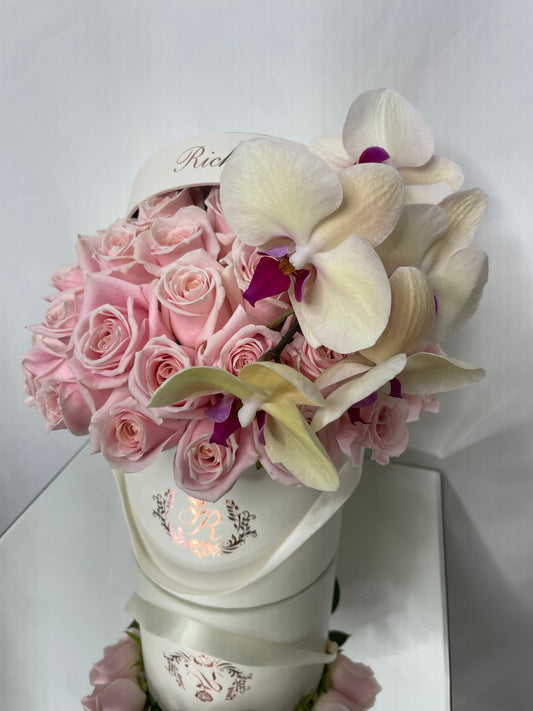 【Sサイズ】ピンクバラと胡蝶蘭アレンジメント
