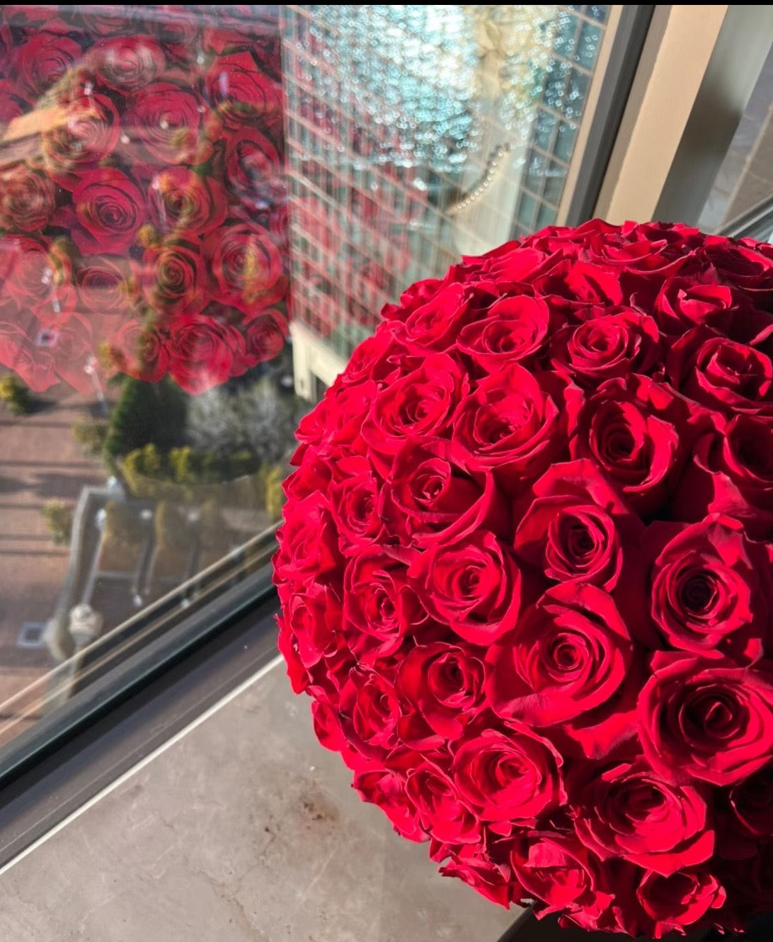 【BLACK BOX】プロポーズ用 赤バラ108本のドームフラワー
