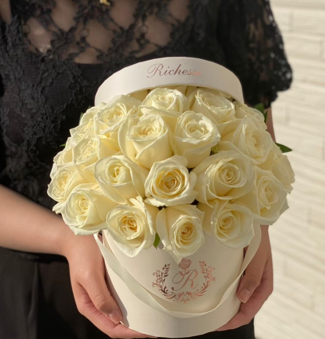 【WHITE BOX】Sサイズのバラのドームフラワー
